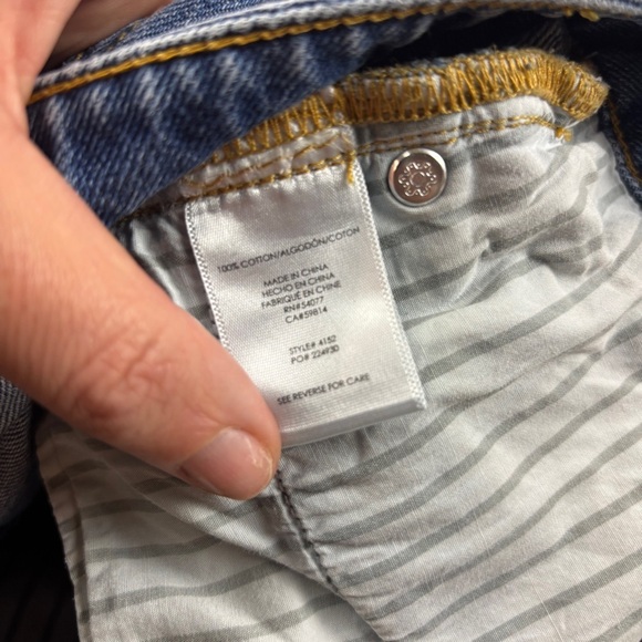 CABI Women’s Denim 100% bf Jeans Distressed Style 4152 size: 4 - Picture 6 of 9